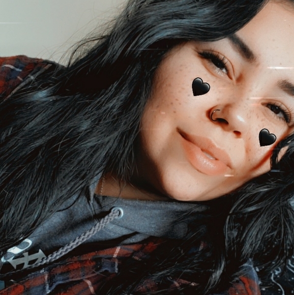 Meet your Posher, Mikaila - Picture 2 of 4